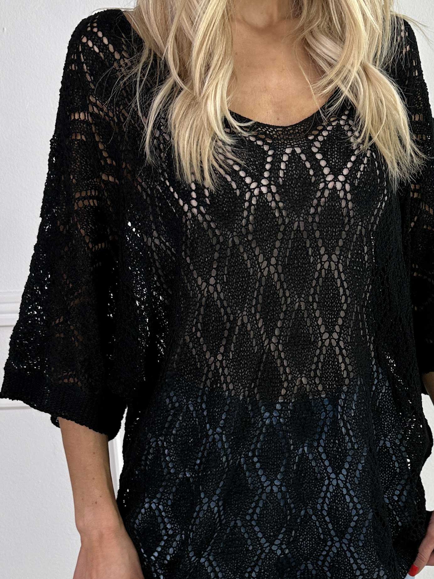 Deisy - Söt tunika i stickat spetsmönster